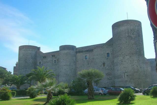 Big Lightfull Apartment With Castle View Catania Exterior photo